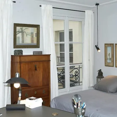 Spacieux #balcon #paris 7 Parigi
